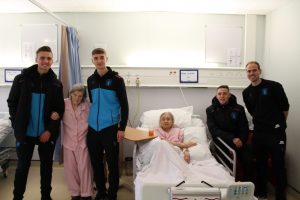 Players visiting patients on Ward 4