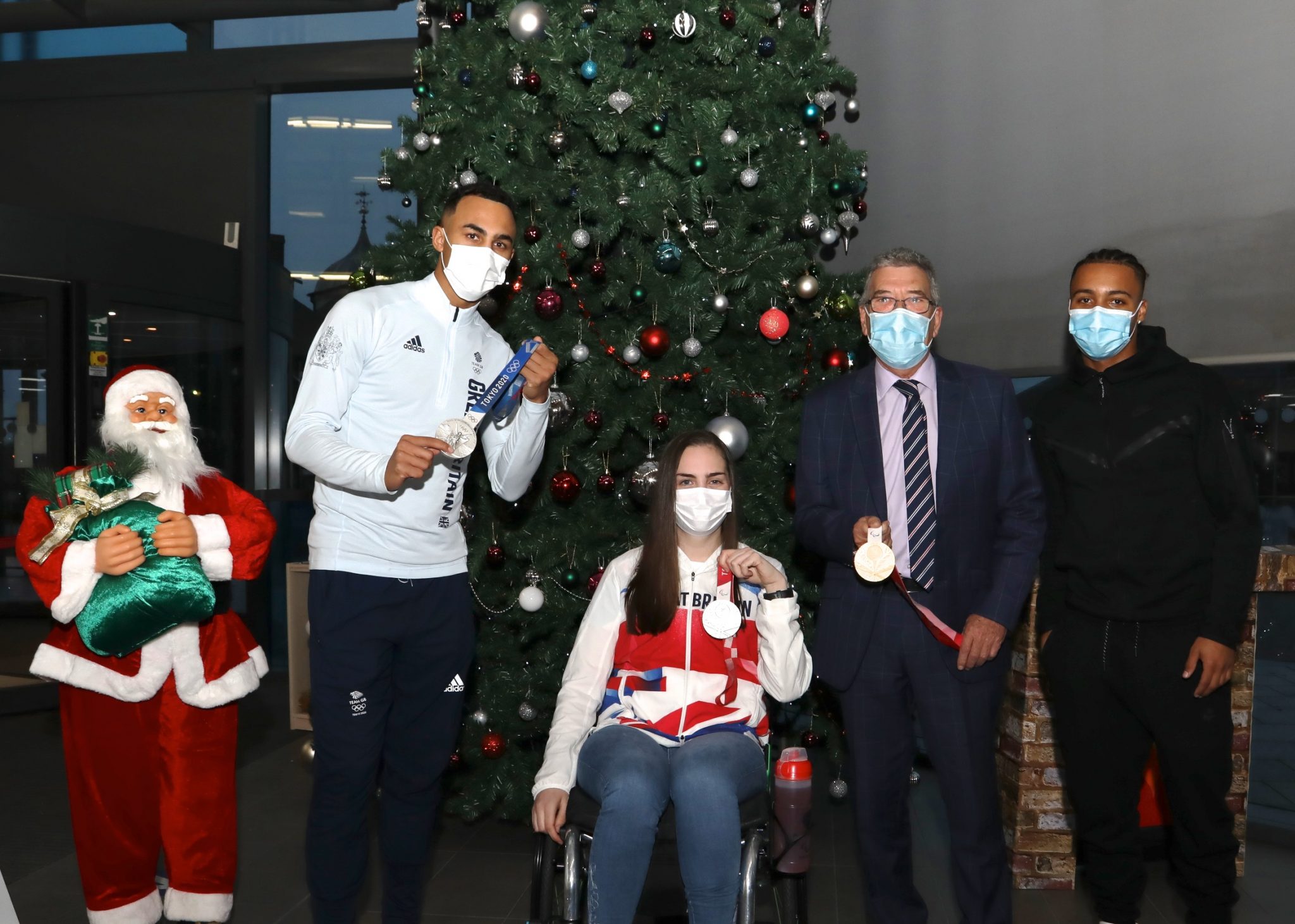 Sporting stars helped turn on Walsall's Christmas lights