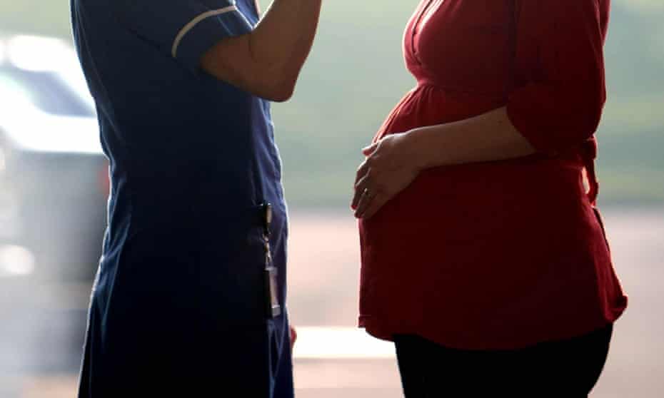 mum to be talks to midwife