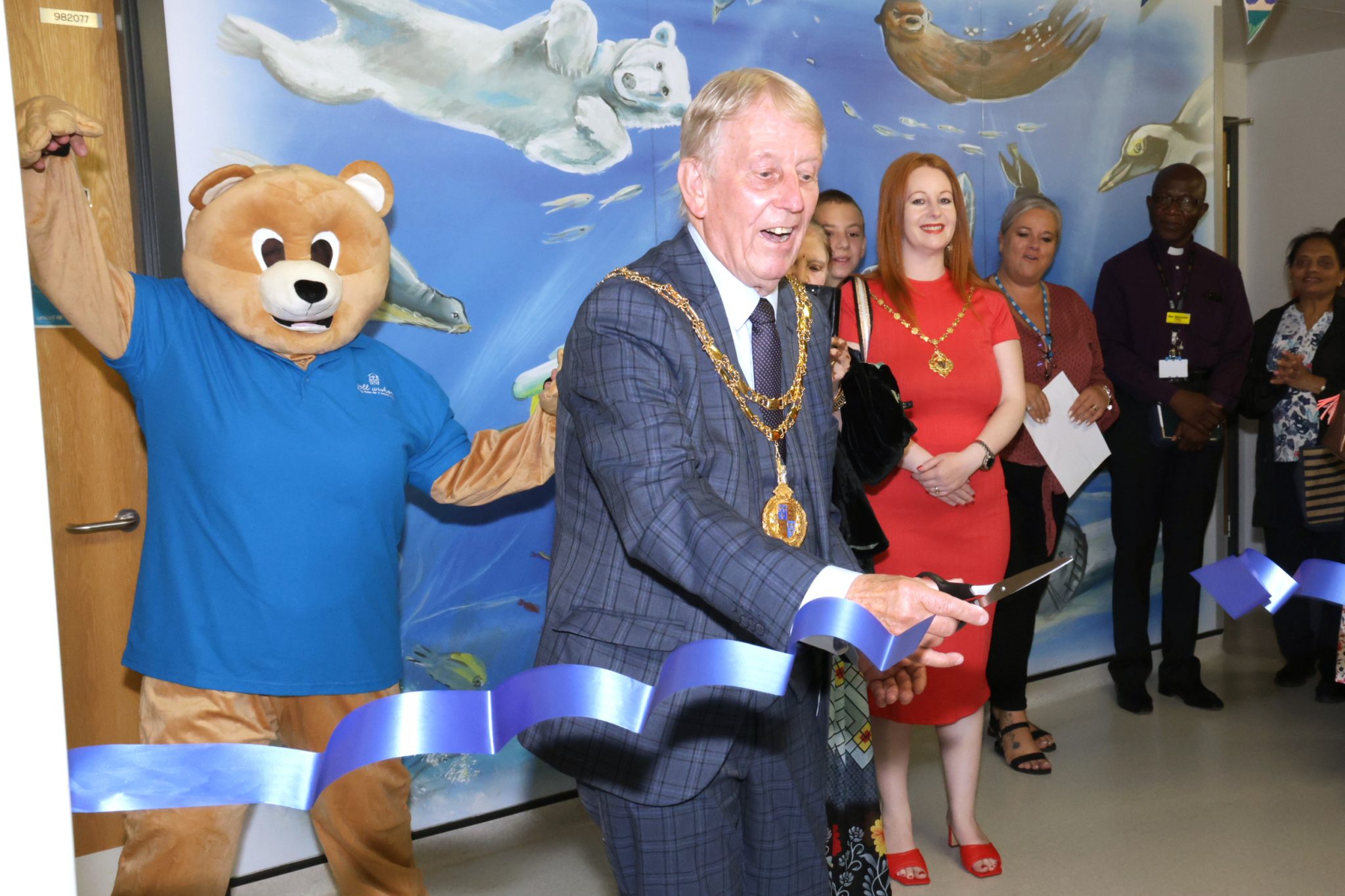 The Mayor of Walsall cuts the ribbon